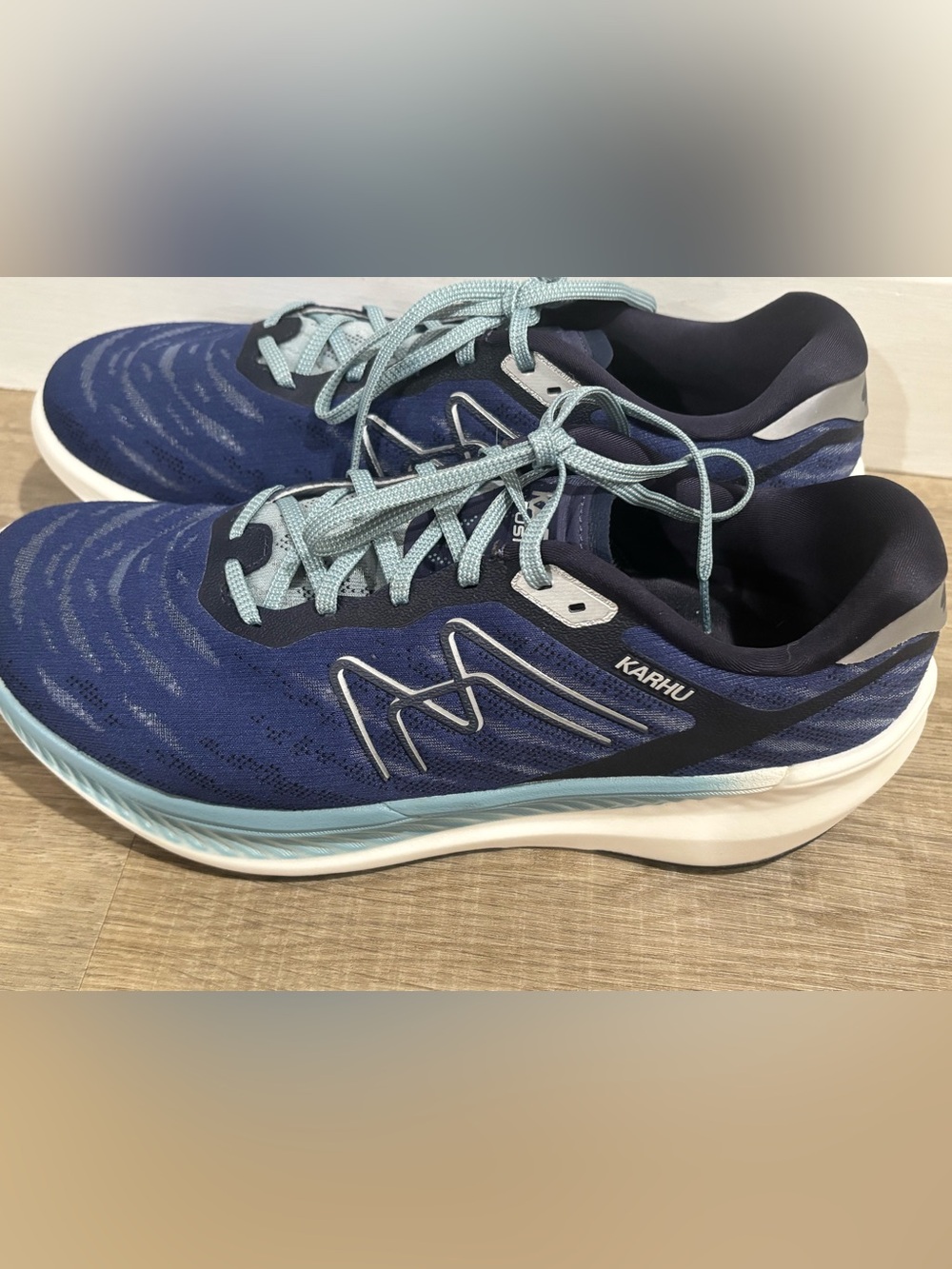 Karhu Women's Blue Running Sneakers with Light Blue Accents